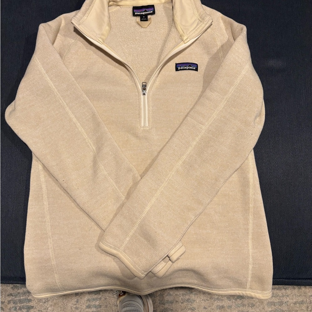 Patagonia beige women’s 1/4 zip pullover